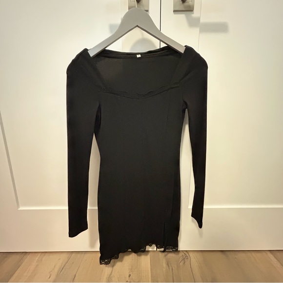 Black Bodycon SlitDress with Squared Neckline and Lace Edgjng - Picture 1 of 2